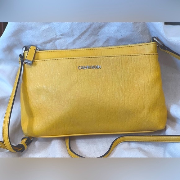 Calvin Klein Handbags - Beautiful Yellow Calvin Klein shoulder strap purse RN54163 CA57151